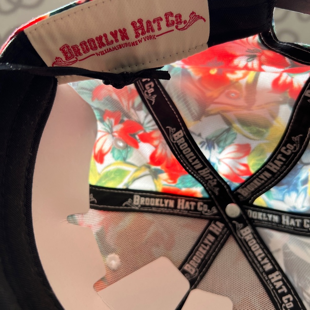 snapback cap w/ floral print - Picture 3 of 6